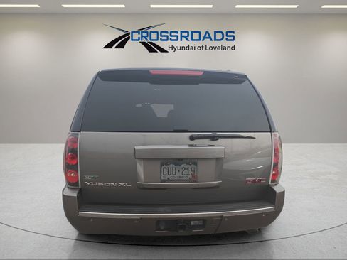 Used 2011 GMC Yukon XL Denali image 5