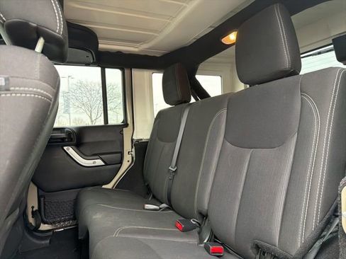 Used 2018 Jeep Wrangler Unlimited Sahara image 13