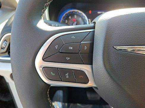 Certified 2023 Chrysler Pacifica Touring-L FWD image 21