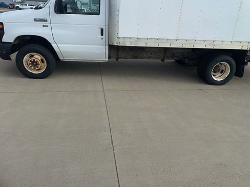 Used 2012 Ford E-350 and Econoline 350 Super Duty image 5