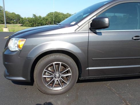 Used 2017 Dodge Grand Caravan SXT FWD image 27