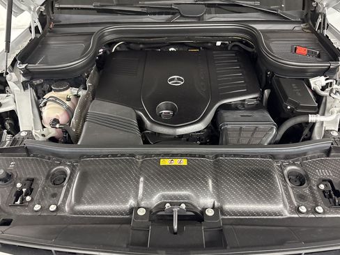 Used 2025 Mercedes-Benz GLS 450 4MATIC image 32