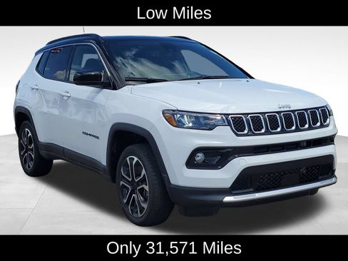 Used 2023 Jeep Compass Limited w/ Sun and Sound Group AWD/4WD image 2