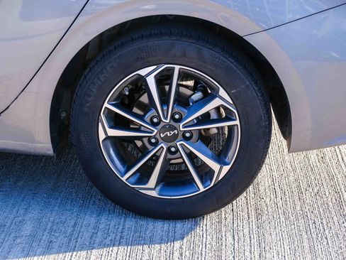 Used 2024 Kia Forte LXS FWD image 9