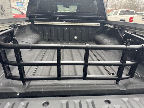 Used 2009 Nissan Frontier SE w/ SE Value Truck Pkg image 18