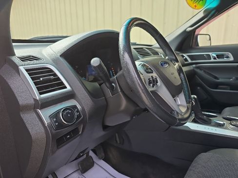 Used 2014 Ford Explorer XLT AWD/4WD image 16