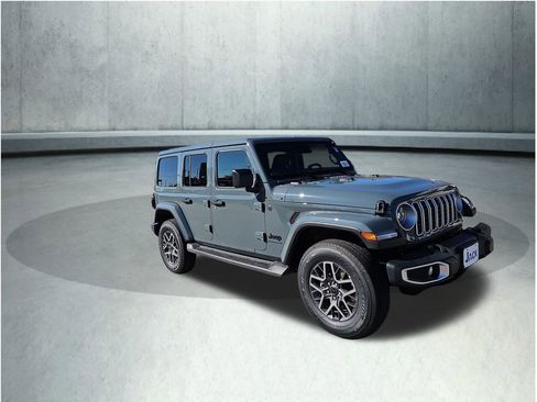 New 2026 Jeep Wrangler Unlimited Sahara AWD/4WD image 7