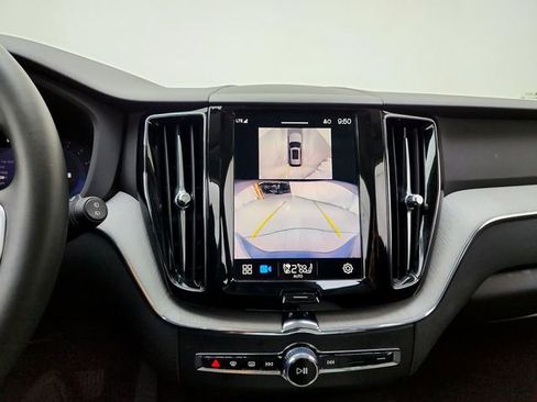 Certified 2025 Volvo XC60 B5 Plus w/ Climate Package AWD/4WD image 27