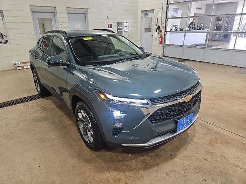 New 2026 Chevrolet Trax LT w/ Driver Confidence Package FWD image 8