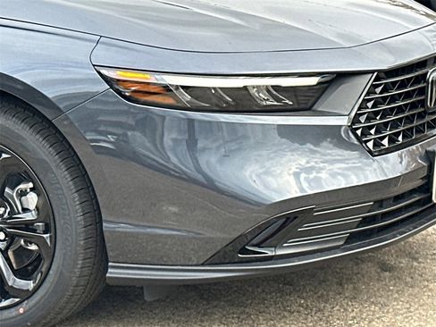 New 2025 Honda Accord SE image 4