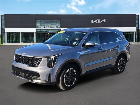 Certified 2025 Kia Sorento S image 2