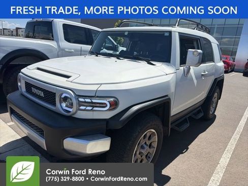 Used 2013 Toyota FJ Cruiser 4WD w/ Upgrade Pkg image 3