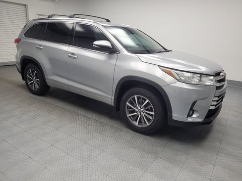Used 2017 Toyota Highlander XLE w/ Carpet Mat Package image 11