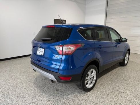 Used 2017 Ford Escape SE FWD image 3
