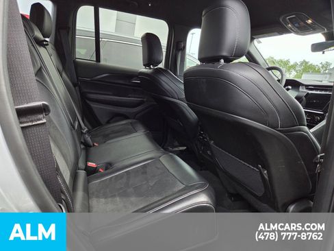 Used 2025 Jeep Grand Cherokee Altitude AWD/4WD image 15