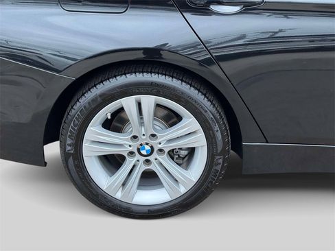 Used 2018 BMW 330i xDrive Sedan w/ Premium Package image 6