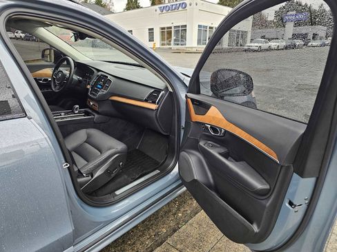 Used 2023 Volvo XC90 T8 Plus image 10