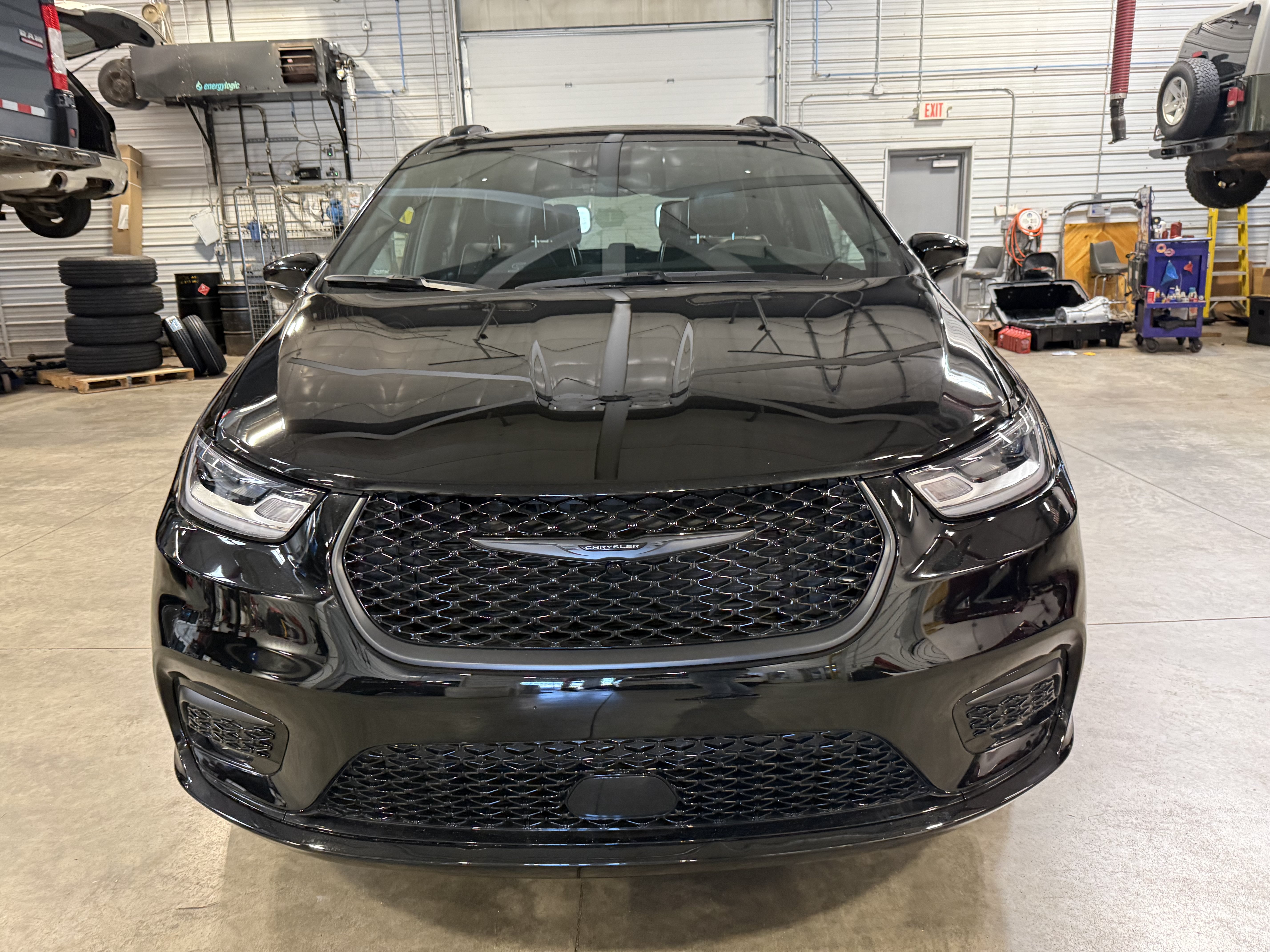 Certified 2025 Chrysler Pacifica Limited AWD/4WD image 37