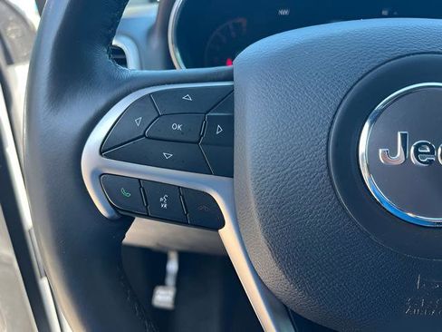 Used 2019 Jeep Grand Cherokee Altitude image 19