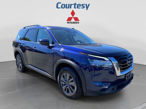 Used 2022 Nissan Pathfinder SV AWD/4WD image 10
