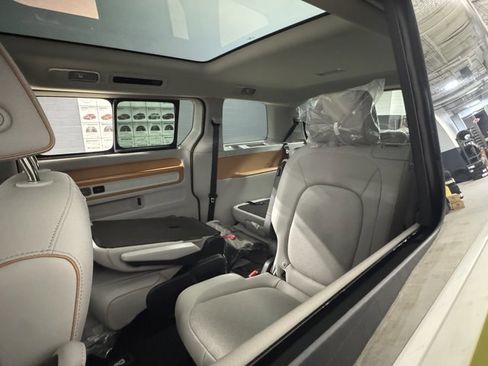 New 2025 Volkswagen ID. Buzz Pro S Plus image 24