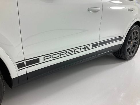 Certified 2024 Porsche Cayenne image 33