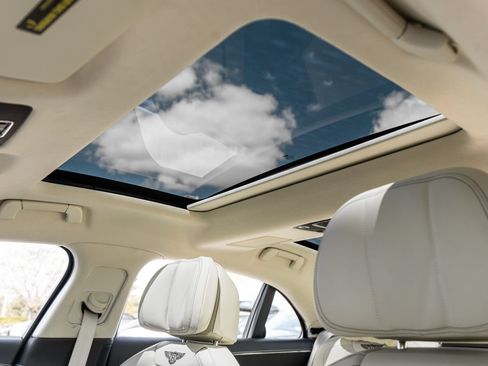 Certified 2023 Bentley Flying Spur V8 AWD/4WD image 27