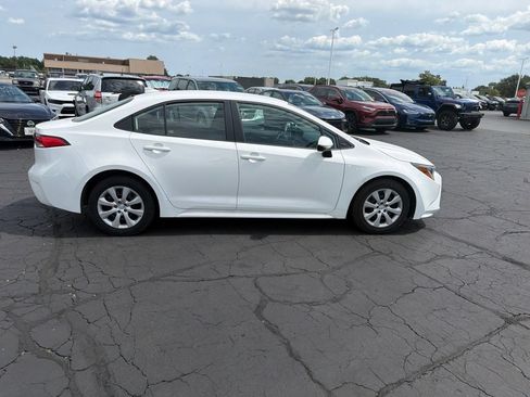 Used 2025 Toyota Corolla LE FWD image 5