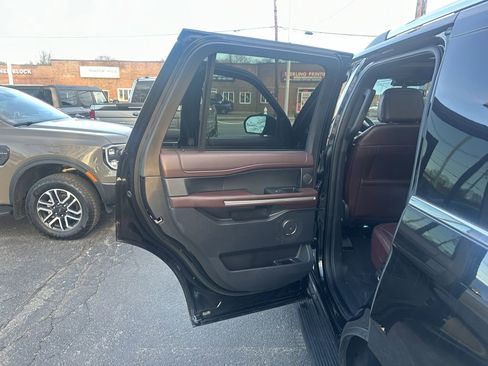 Used 2024 Ford Expedition Limited AWD/4WD image 13