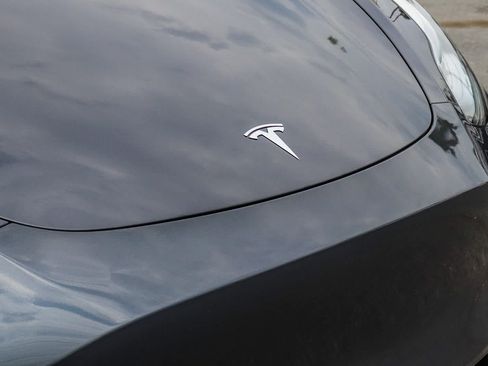 Used 2023 Tesla Model Y AWD image 6
