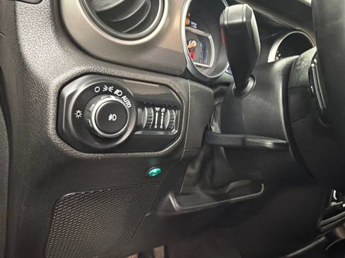 Used 2020 Jeep Wrangler Unlimited Sport S AWD/4WD image 32