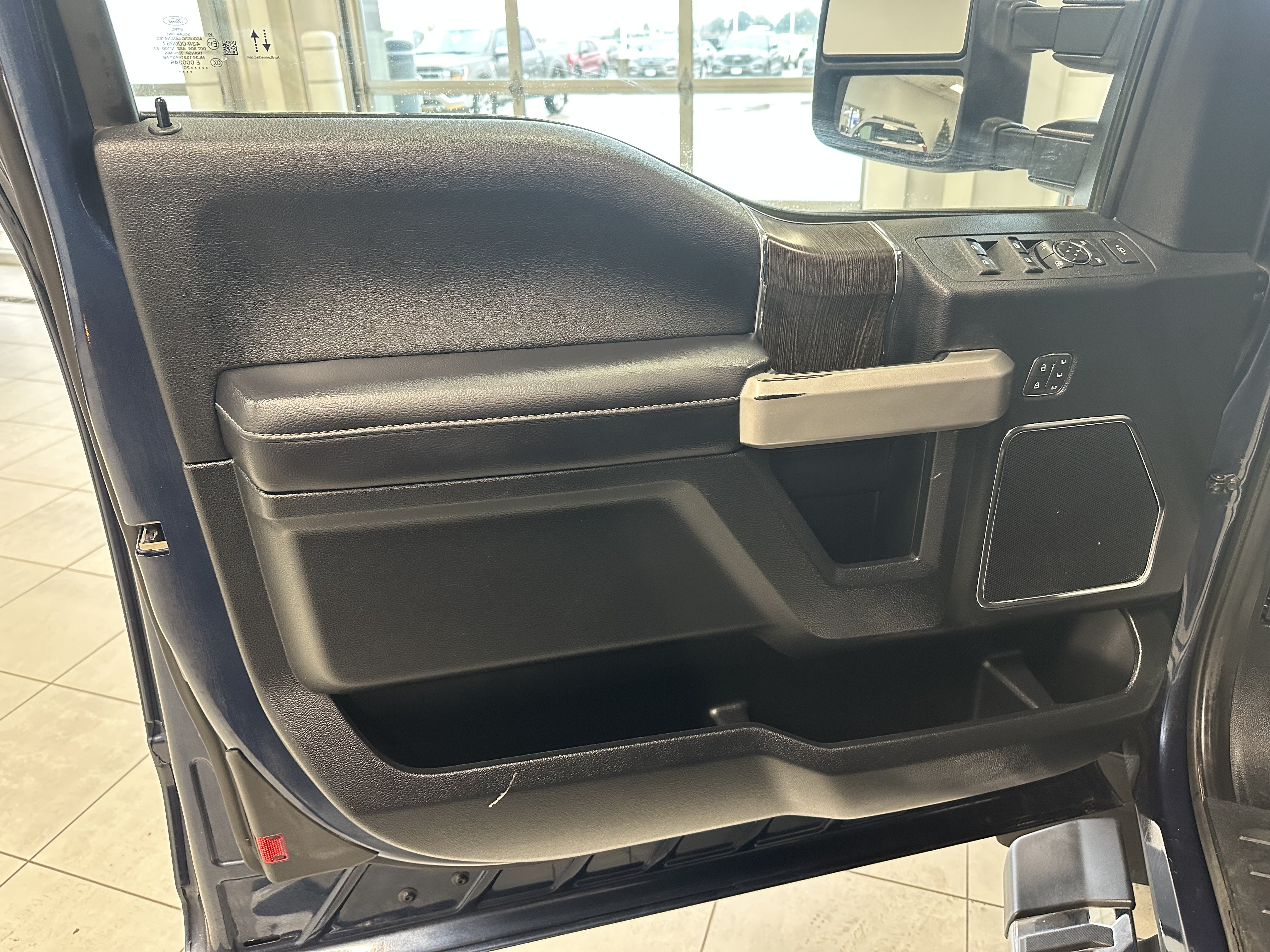 Used 2020 Ford F350 Lariat w/ Lariat Value Package AWD/4WD image 12