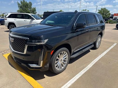 Used 2021 Cadillac Escalade Premium Luxury AWD/4WD image 2