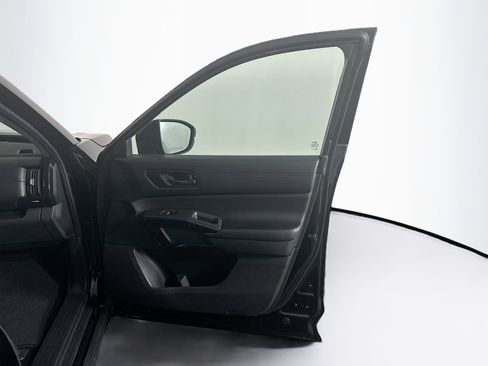 Used 2024 Nissan Pathfinder SV AWD/4WD image 32