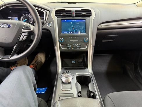 Used 2020 Ford Fusion SE FWD image 24