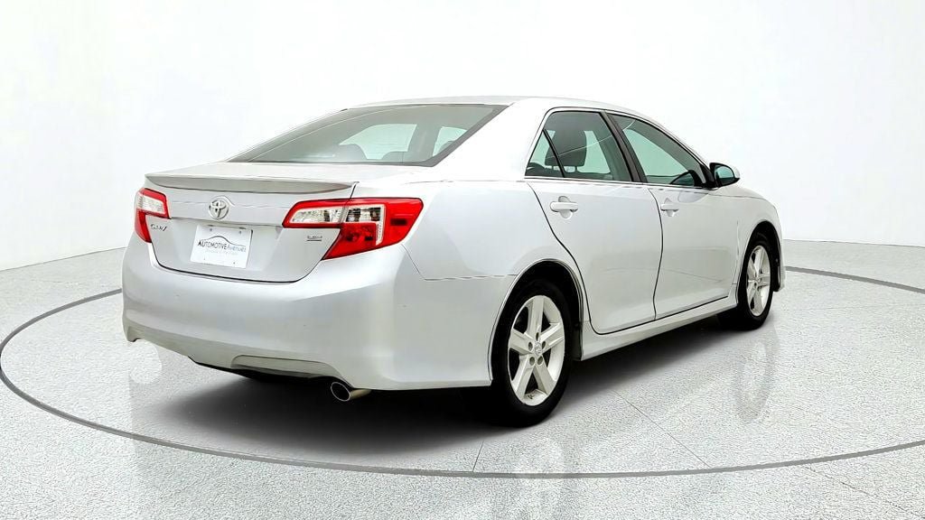 Used 2014 Toyota Camry SE FWD image 5
