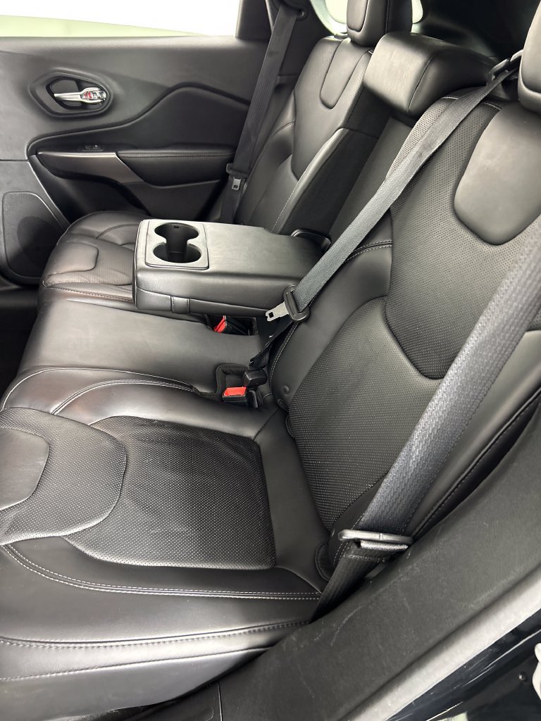 Used 2019 Jeep Cherokee Limited AWD/4WD image 18