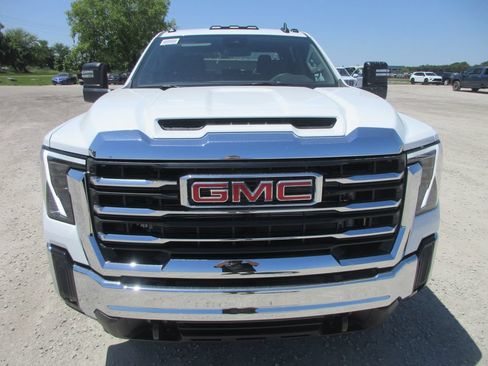 New 2026 GMC Sierra 3500 SLE w/ SLE Value Package AWD/4WD image 12