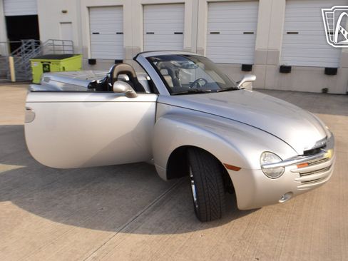 Used 2006 Chevrolet SSR w/ Preferred Equipment Group image 10