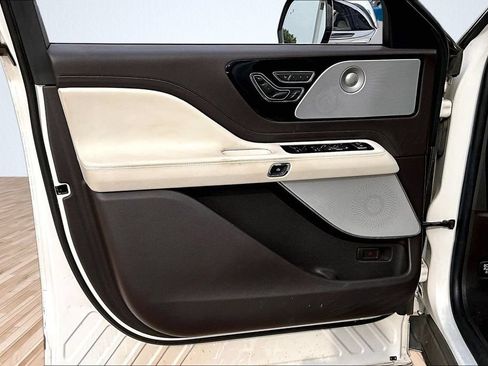 Used 2022 Lincoln Aviator Black Label AWD/4WD image 15