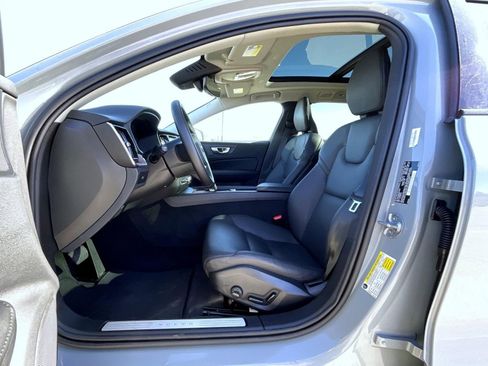 Used 2025 Volvo V60 B5 Cross Country Plus image 10