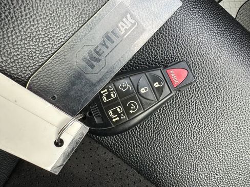 Certified 2019 Dodge Grand Caravan SXT FWD image 9