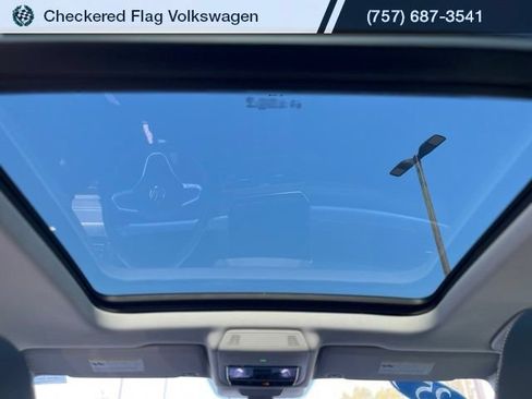 Used 2025 Volkswagen Tiguan SE AWD/4WD image 31