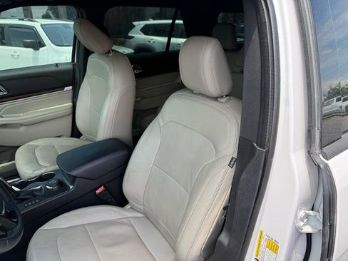 Used 2018 Ford Explorer Limited w/ Equipment Group 301A AWD/4WD image 7