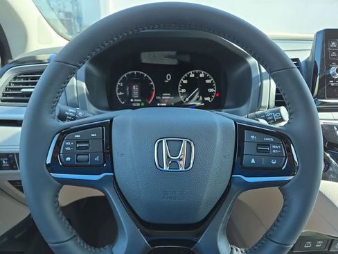 New 2026 Honda Odyssey Touring image 11