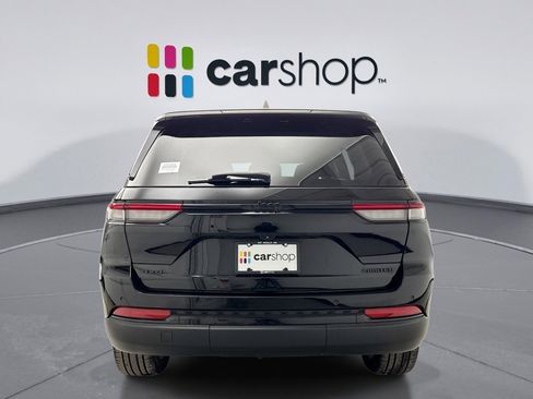 Used 2023 Jeep Grand Cherokee Limited w/ Black Appearance Package image 4