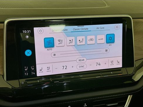 Used 2025 Volkswagen Atlas SE image 23