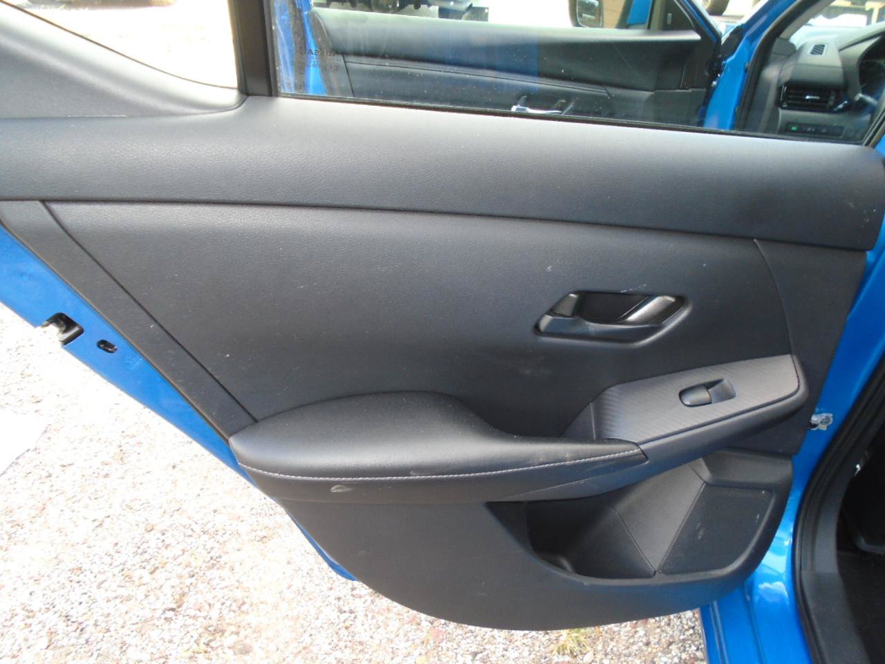Used 2024 Nissan Sentra SV FWD image 11