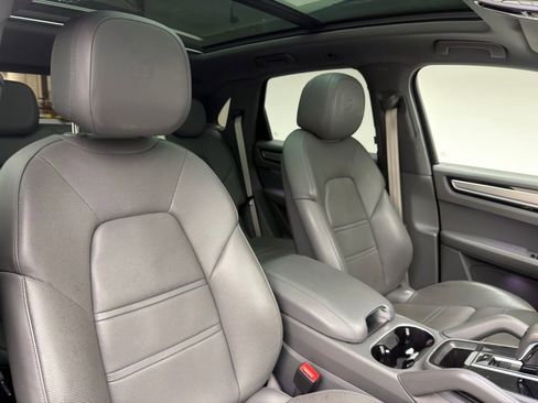 Used 2023 Porsche Cayenne image 6