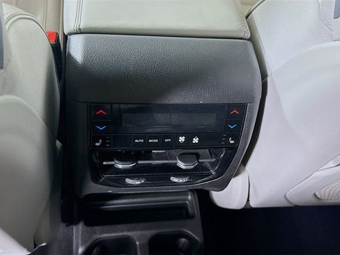 Used 2023 Jeep Grand Cherokee L Overland w/ Luxury Tech Group IV AWD/4WD image 29